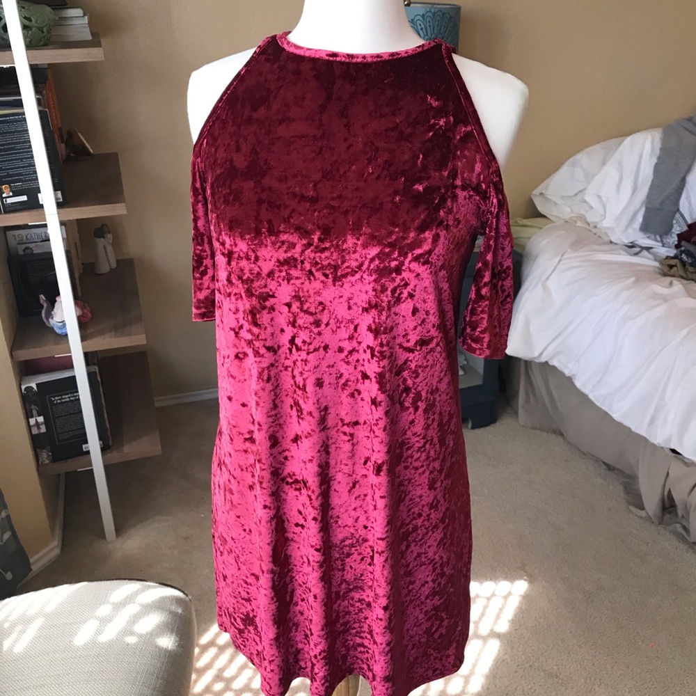 3/$20 🥳 Burgundy Crushed Velvet Dress
